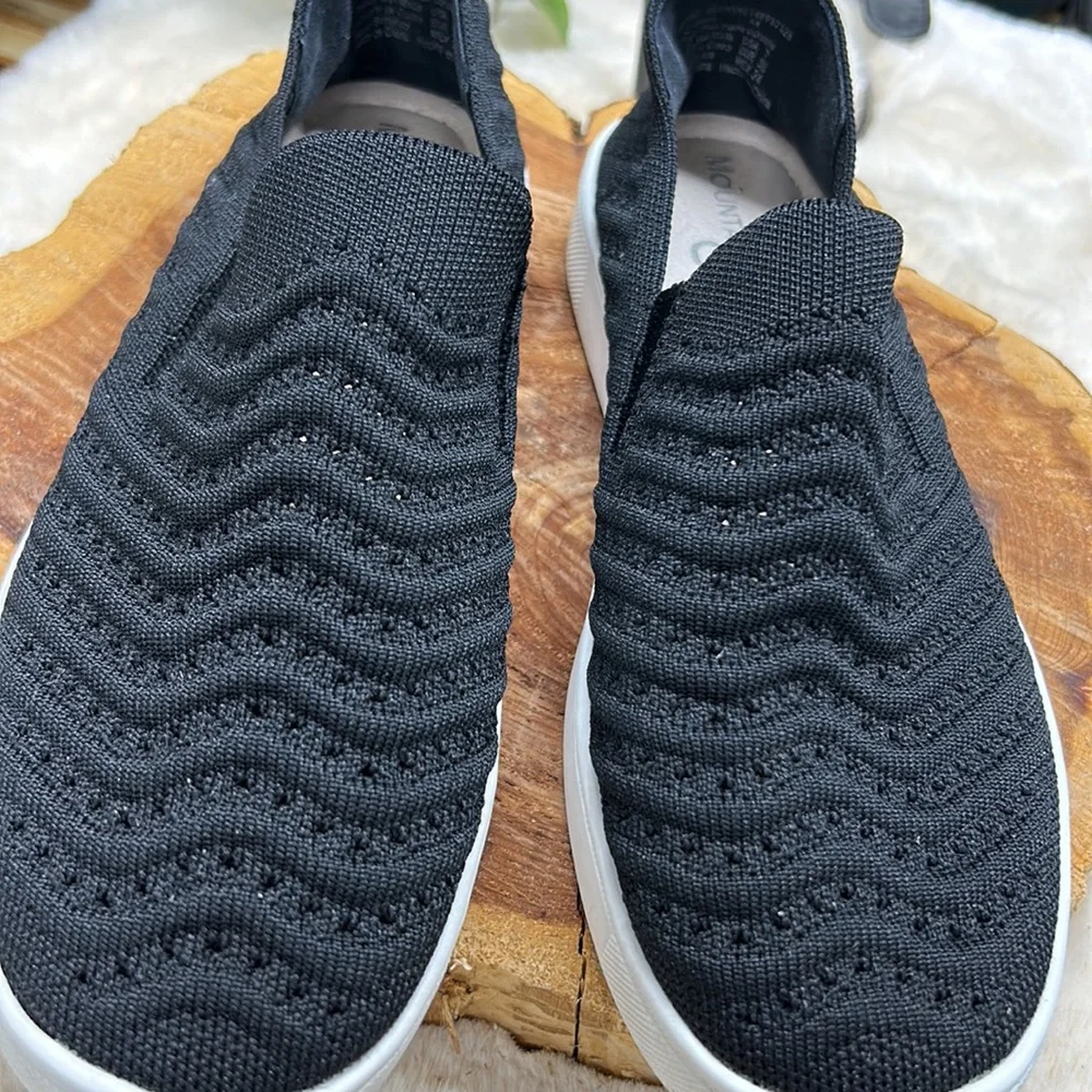 Mountain Sole black‎ slip on tennis shoes women’s 7